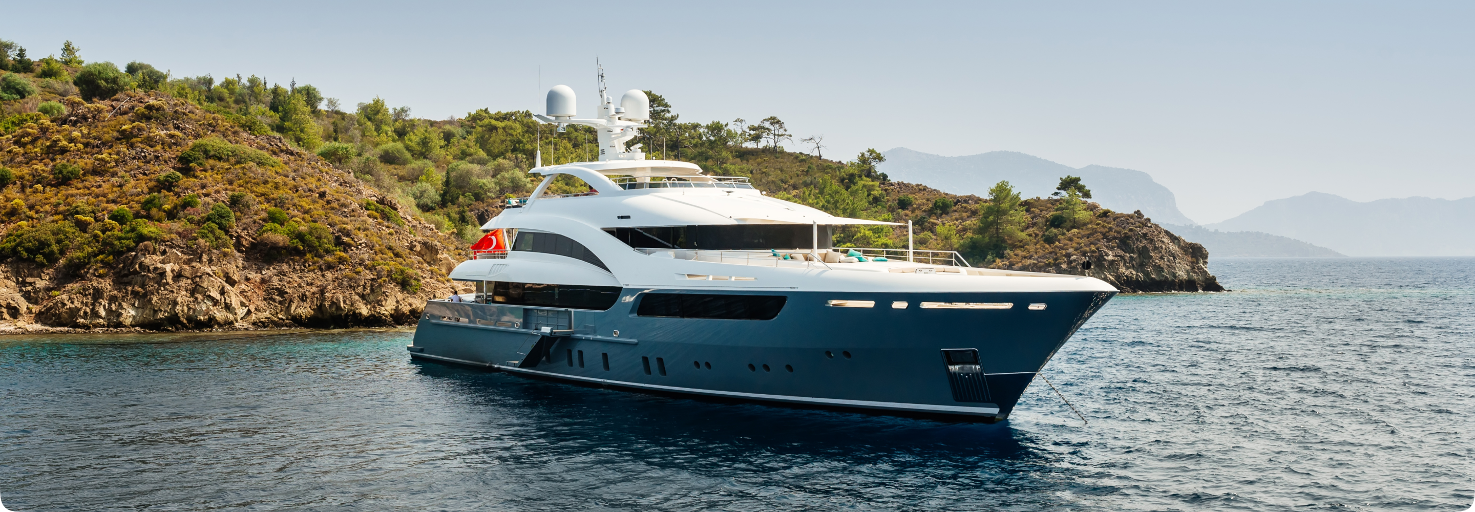 Lady Maia - a cool motor yacht for your vacation in Dubai!