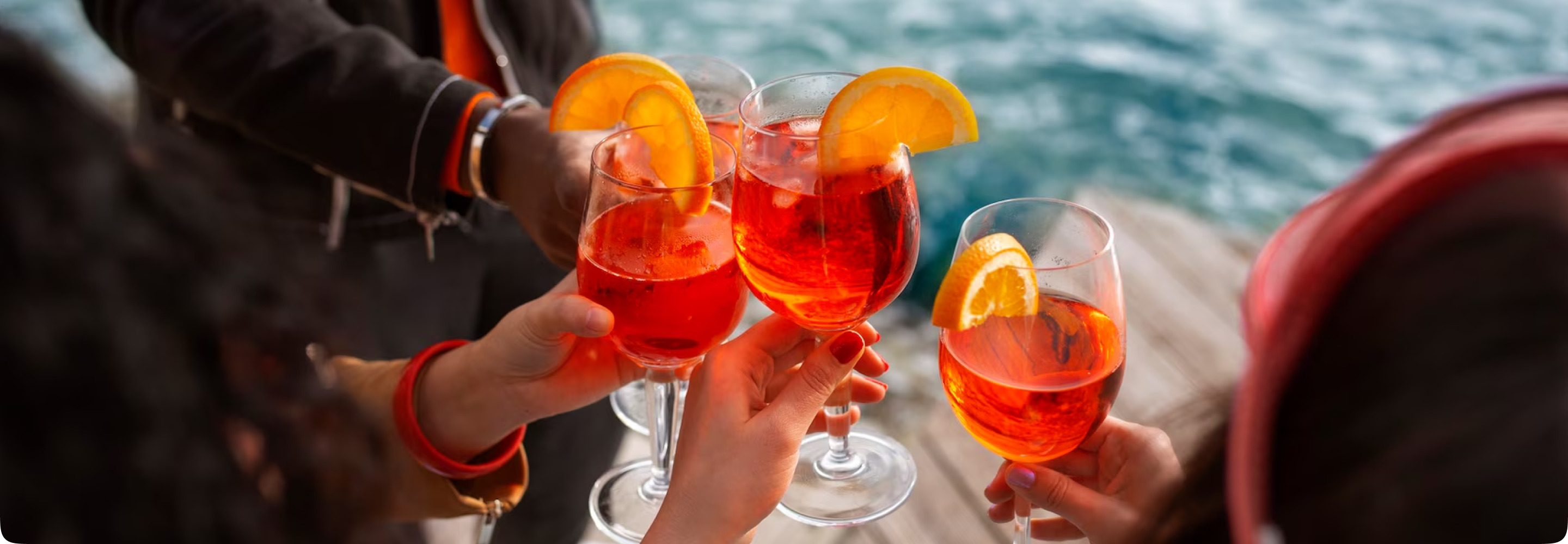 Yacht Charter Must-Haves: Indulge in the Finest Cocktails by the Sea